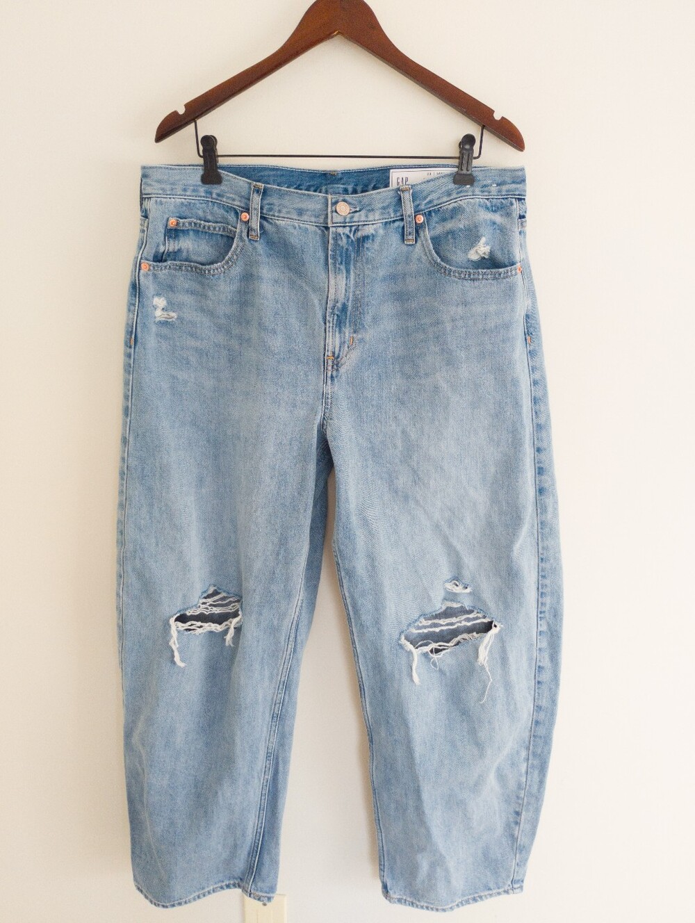 GAP High Rise Barrel Jeans Light Indigo Distressed Knee Size 16 Regular